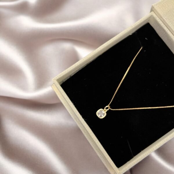 Single Stone Delight - Image 4